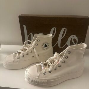 *NWOT* Converse Women's Off-White Platform Sneakers